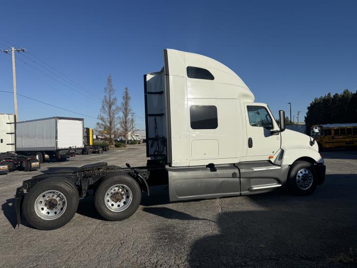 2022 International LT625-8