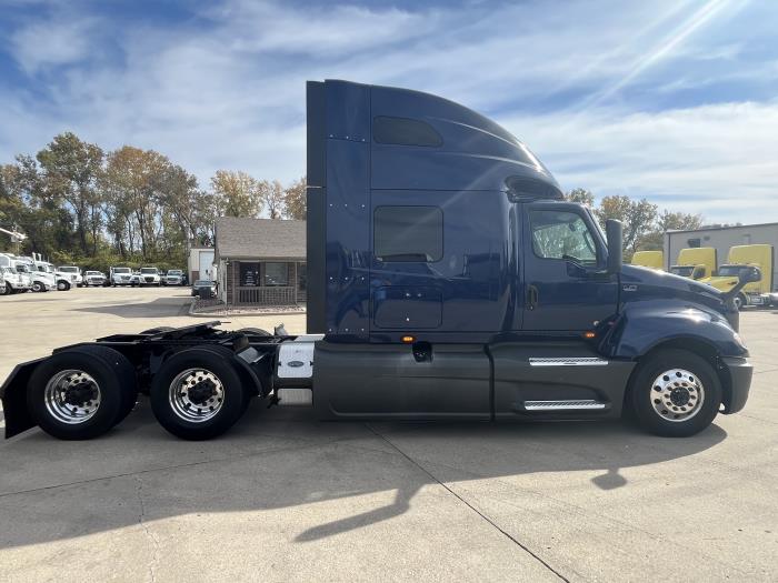 2022 International LT625-6