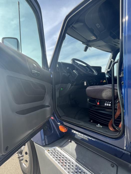 2022 International LT625-10