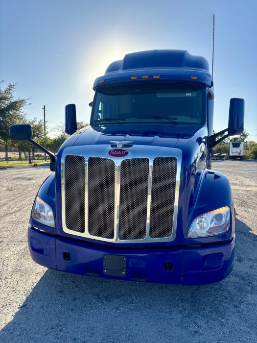 2022 Peterbilt 579-8