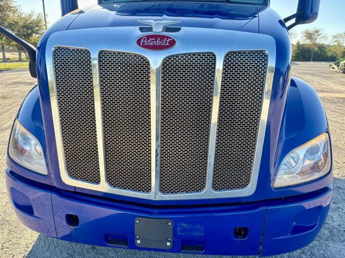 2022 Peterbilt 579-9