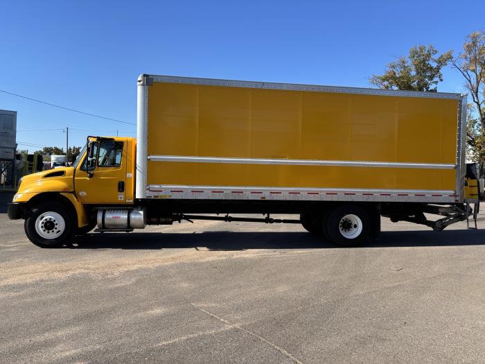 2019 International MV607 DuraStar 4300 photo 4