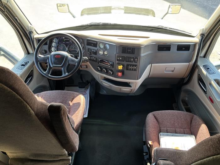 2022 Peterbilt 579-18