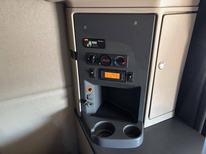 2022 Peterbilt 579-27