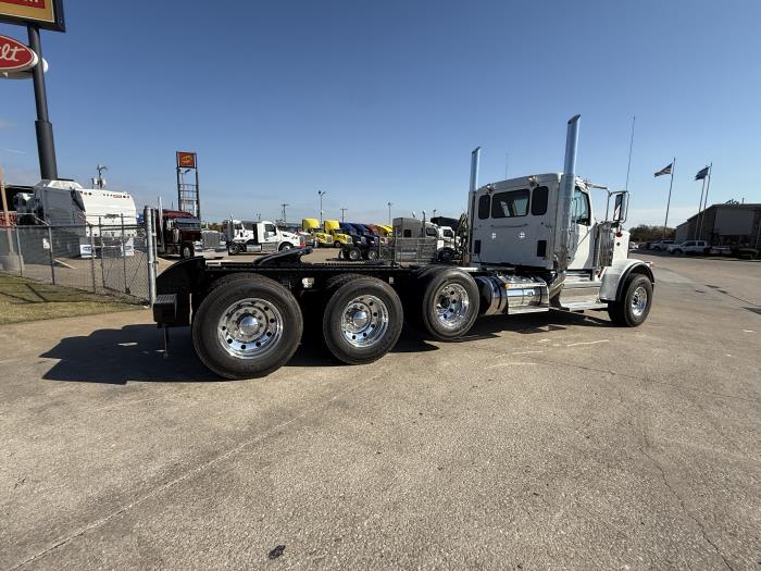 2026 Peterbilt 589-17