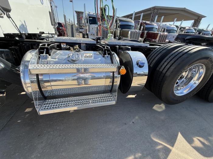 2026 Peterbilt 589-18