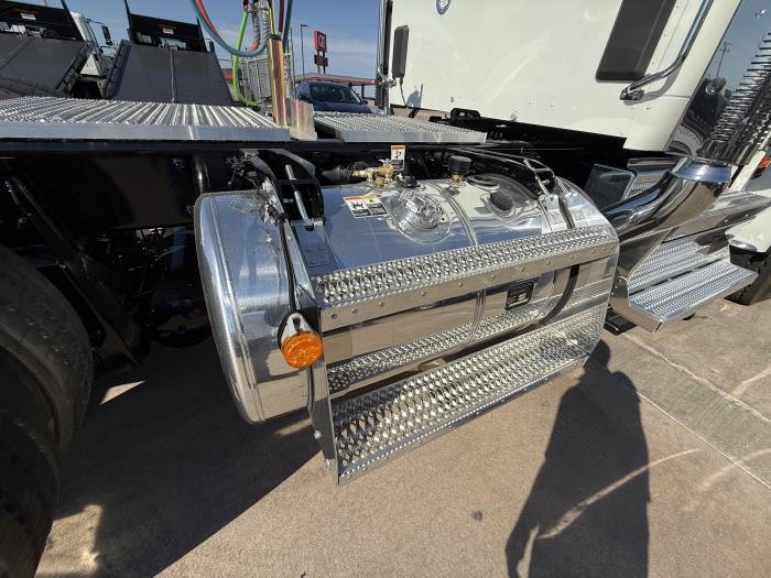 2026 Peterbilt 589-27