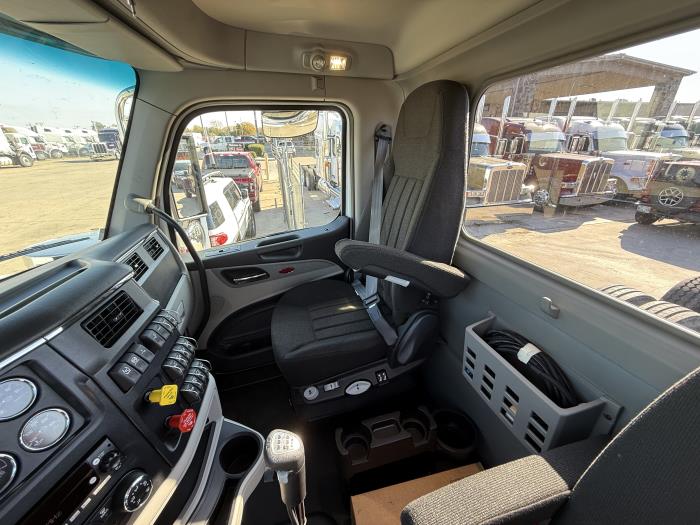 2026 Peterbilt 589-32