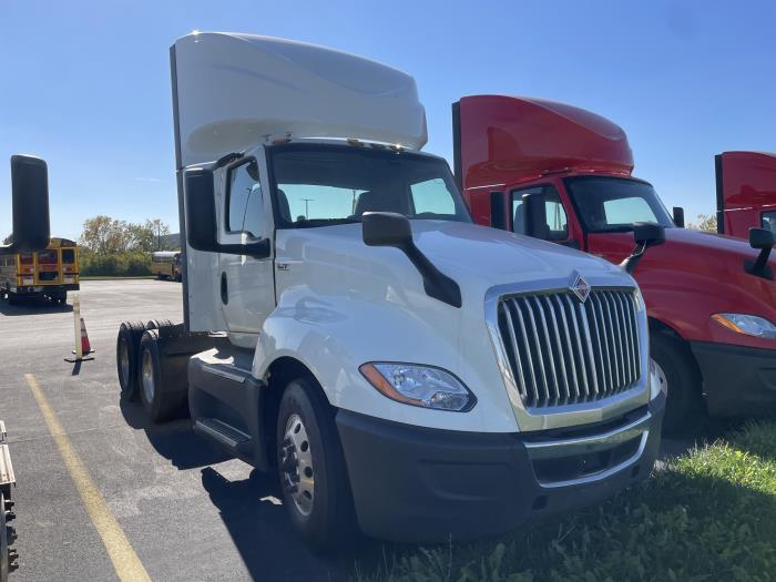 2021 International LT625 LT photo 3