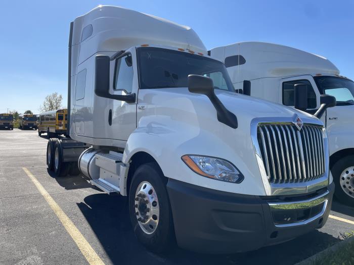 2021 International LT625 LT photo 3