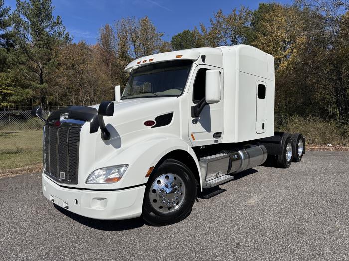 2022 Peterbilt 579 photo 2