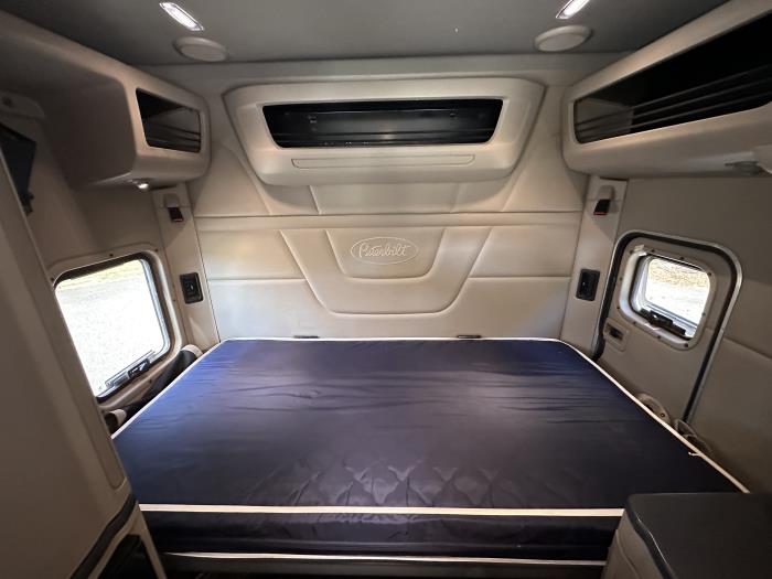 2022 Peterbilt 579-6