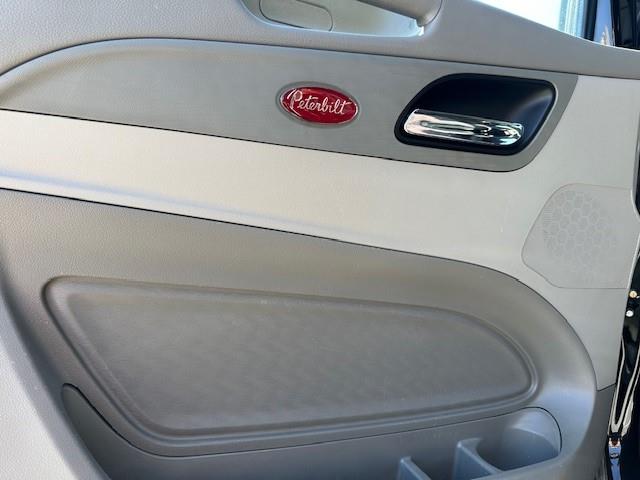 2021 Peterbilt 579-9