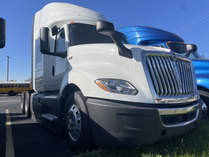 2022 International LT625 LT photo 2