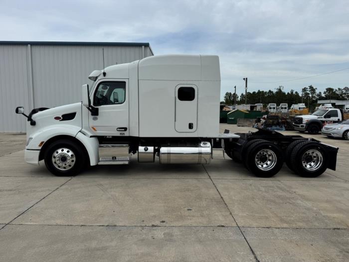 2022 Peterbilt 579-8