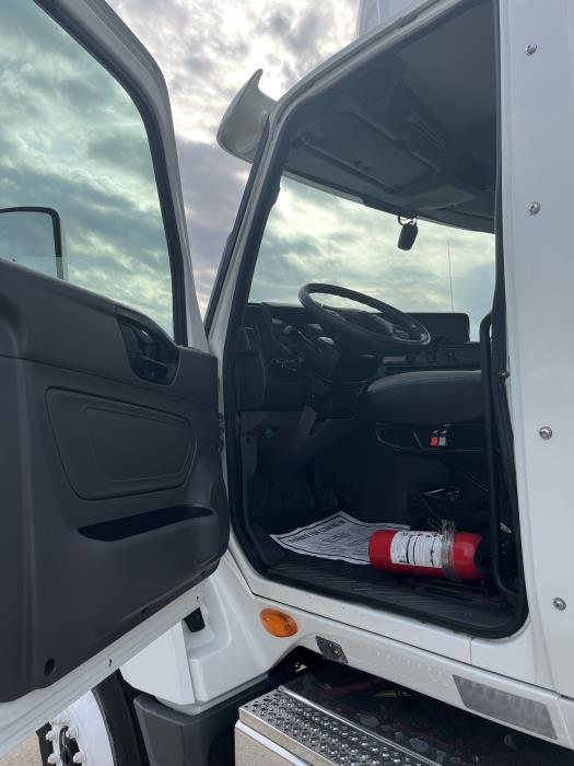 2019 International LT625-10