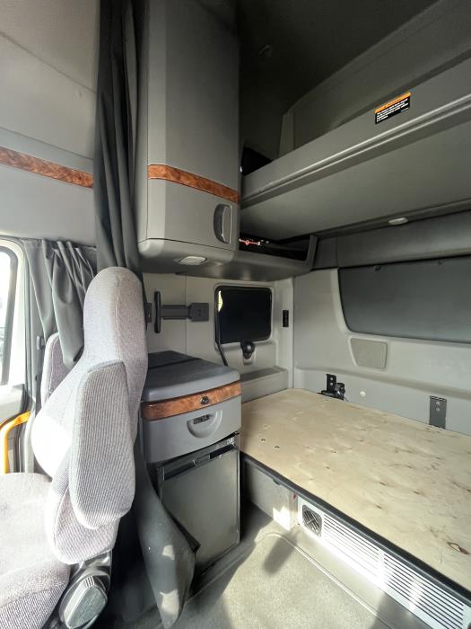 2021 International LT625-12