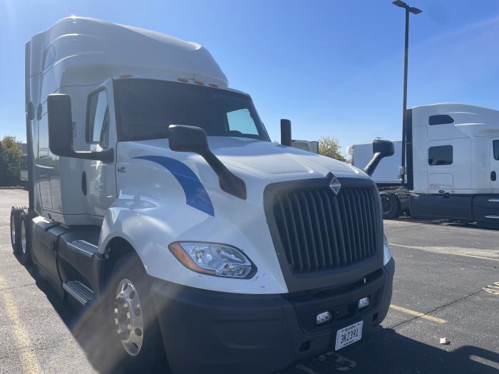 2021 International LT625 LT photo 2