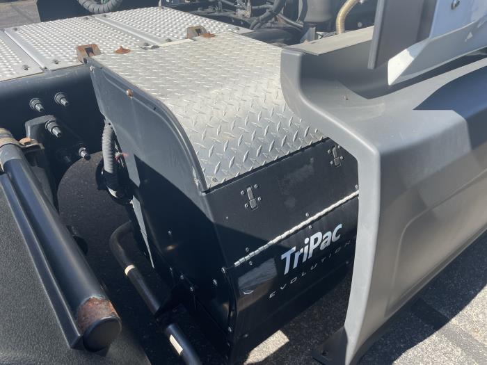 2021 International LT625 LT photo 3