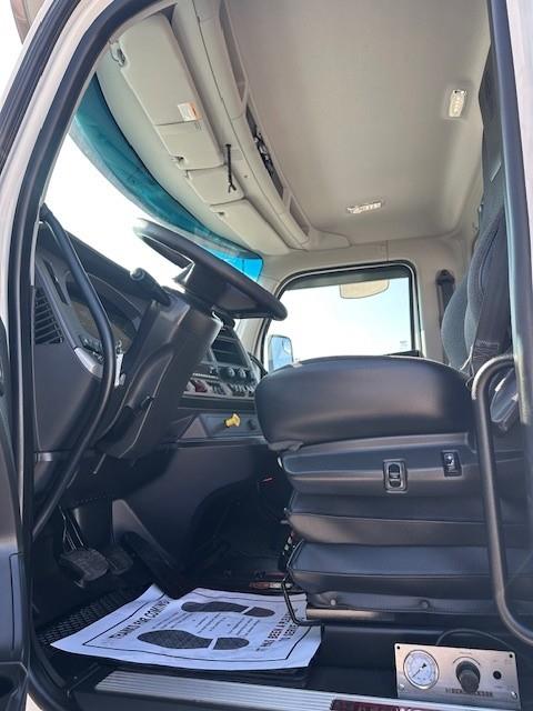 2023 Kenworth T880-6