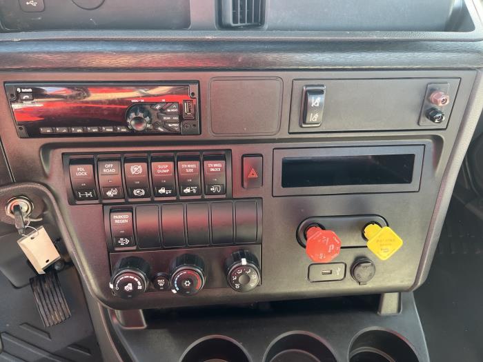 2020 International LT625-12