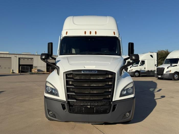 2022 Freightliner Cascadia-1