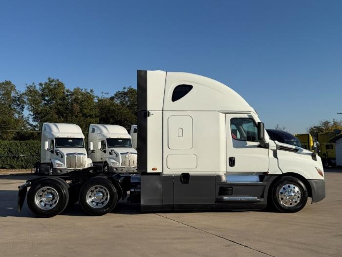 2022 Freightliner Cascadia-3