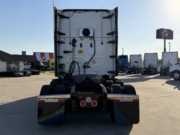 2022 Freightliner Cascadia-5