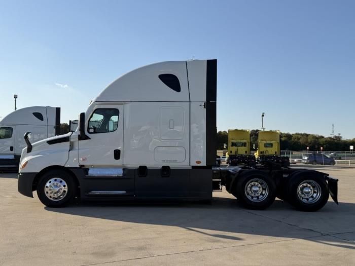2022 Freightliner Cascadia-7
