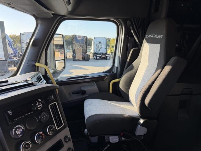 2022 Freightliner Cascadia-9