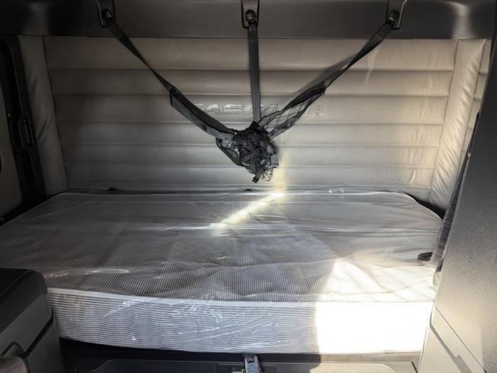 2022 Freightliner Cascadia-10