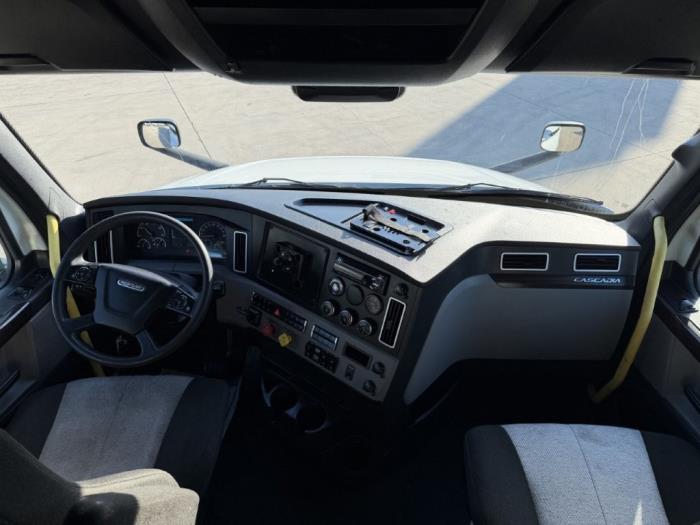 2022 Freightliner Cascadia-12