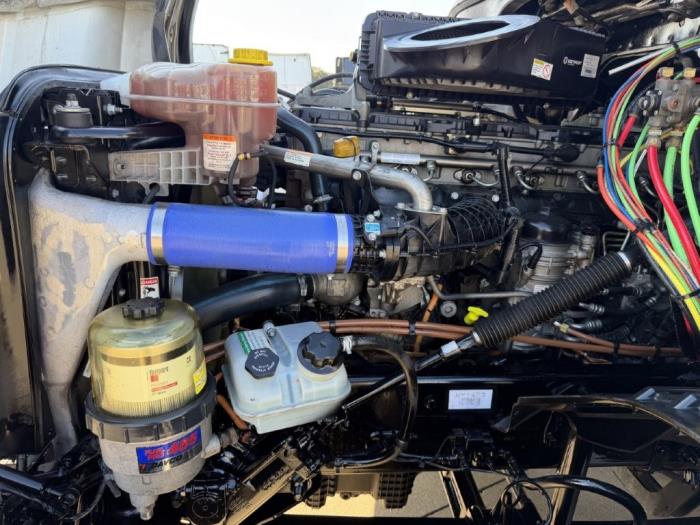 2022 Freightliner Cascadia-15