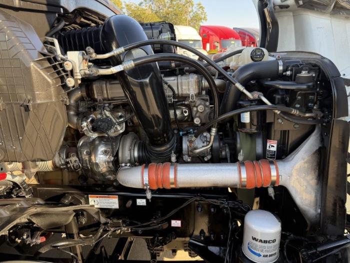 2022 Freightliner Cascadia-17