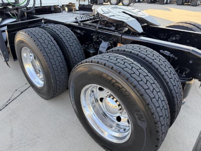 2022 Freightliner Cascadia-19