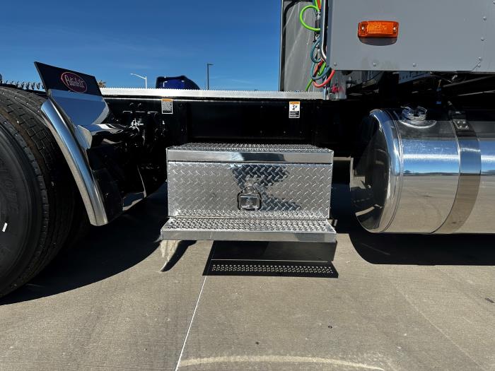 2026 Peterbilt 589-17