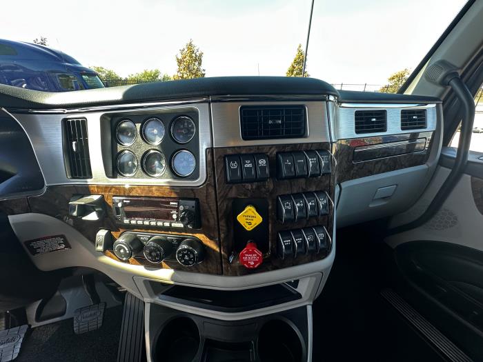 2026 Peterbilt 589-23