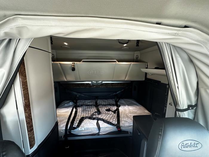 2026 Peterbilt 589-27