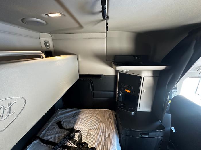 2026 Peterbilt 589-24