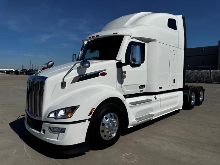 2026 Peterbilt 579 photo 2