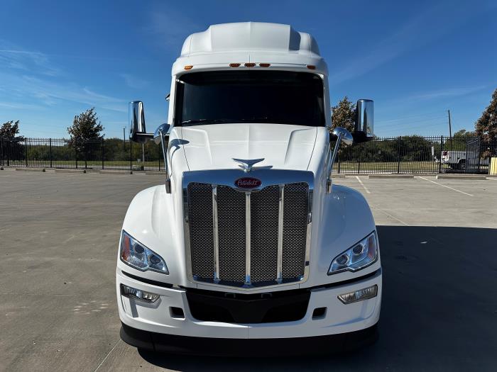 2026 Peterbilt 579 photo 3