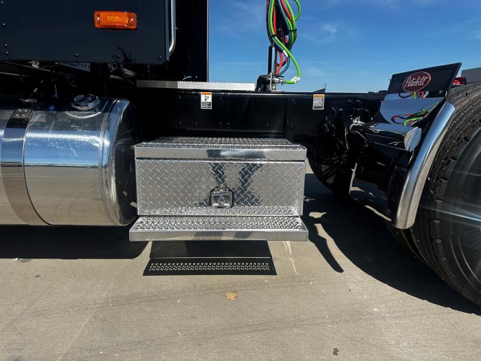 2026 Peterbilt 589-12