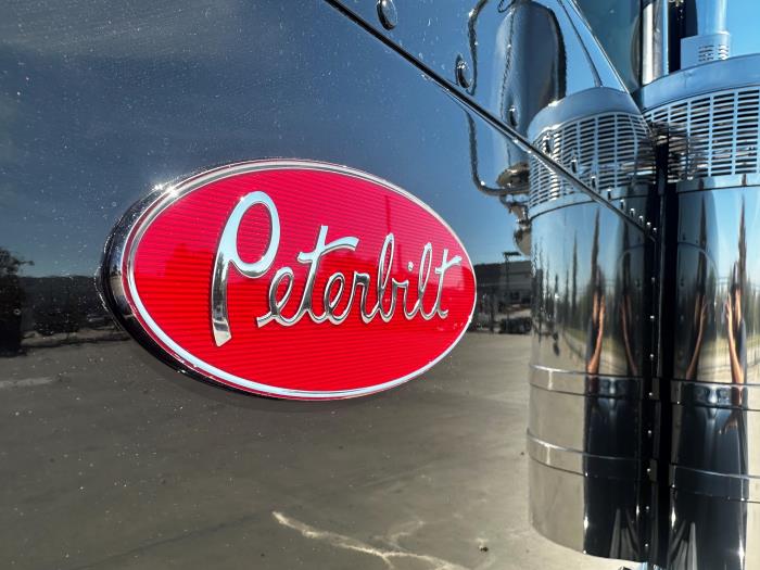 2026 Peterbilt 589-18