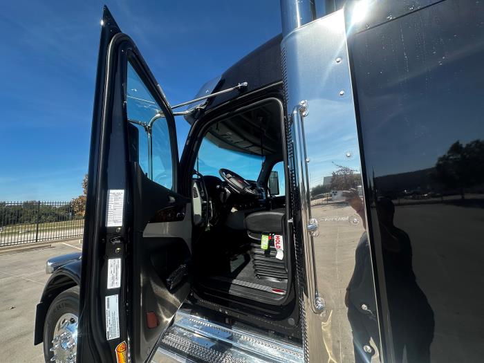 2026 Peterbilt 589-20