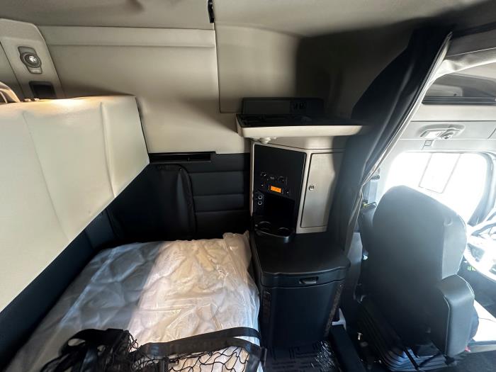 2026 Peterbilt 589-27