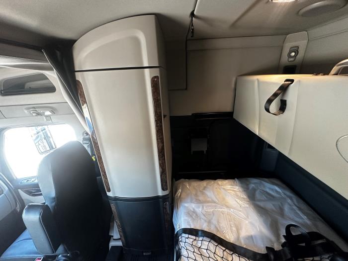 2026 Peterbilt 589-28