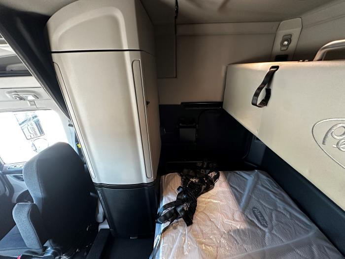 2026 Peterbilt 589-27