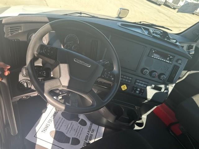 2023 Freightliner Cascadia-6