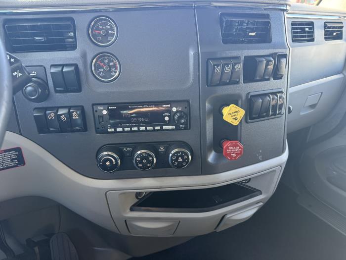 2022 Peterbilt 579-3