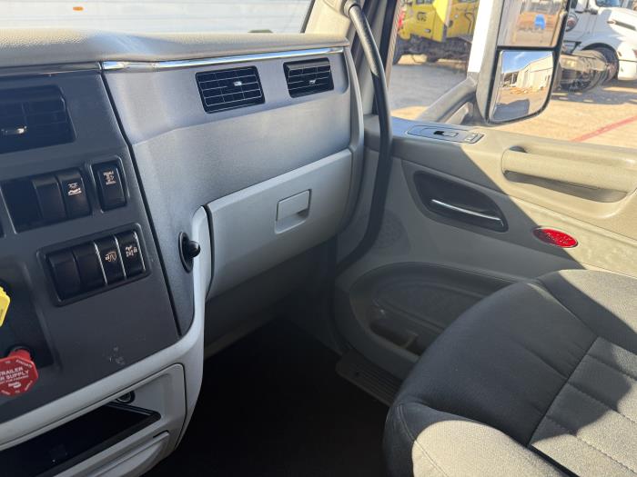 2022 Peterbilt 579-4